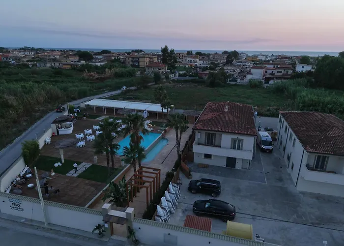 Neas Resort