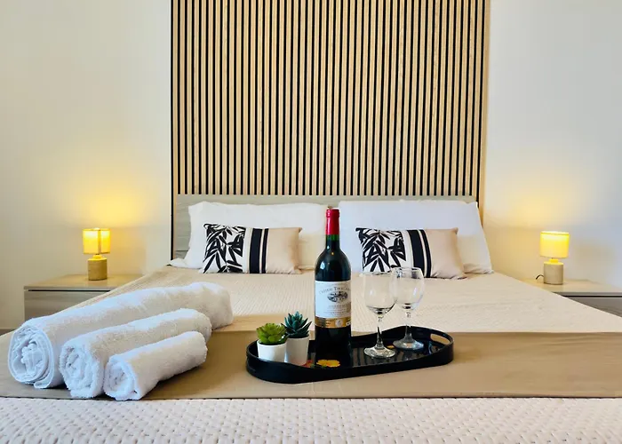 Demetra Seafront Apartment - Parking & Pool